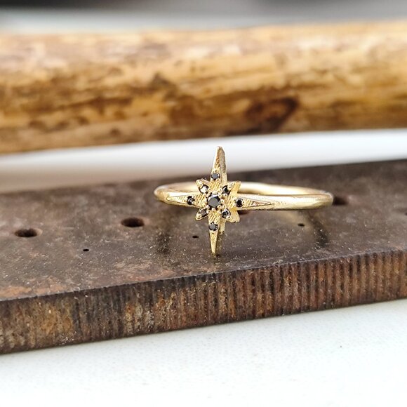 Pinky ring. 14k Yellow gold Diamonds ring. Star ring. Black Diamonds ring. - Picture 12 of 16